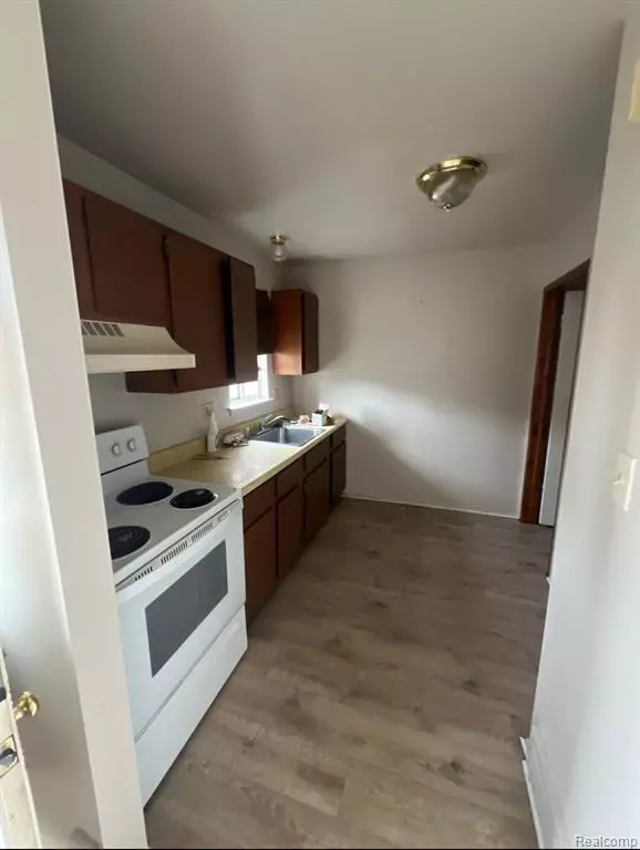 Wyandotte, MI 48192,263 Riverbank Street