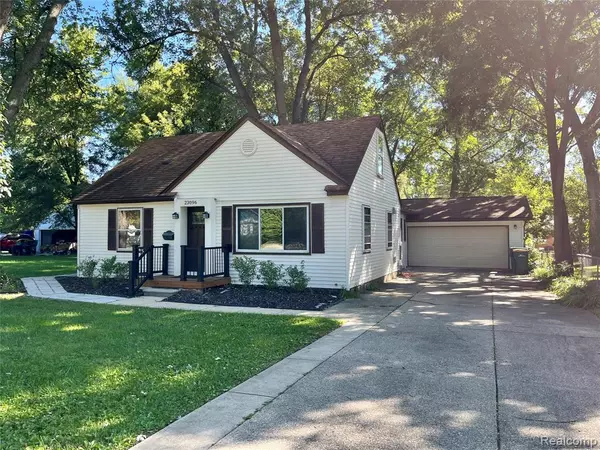 23096 HAWTHORNE Street, Farmington, MI 48336