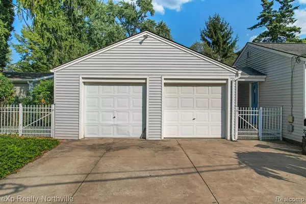 Farmington, MI 48335,23930 Cass Avenue