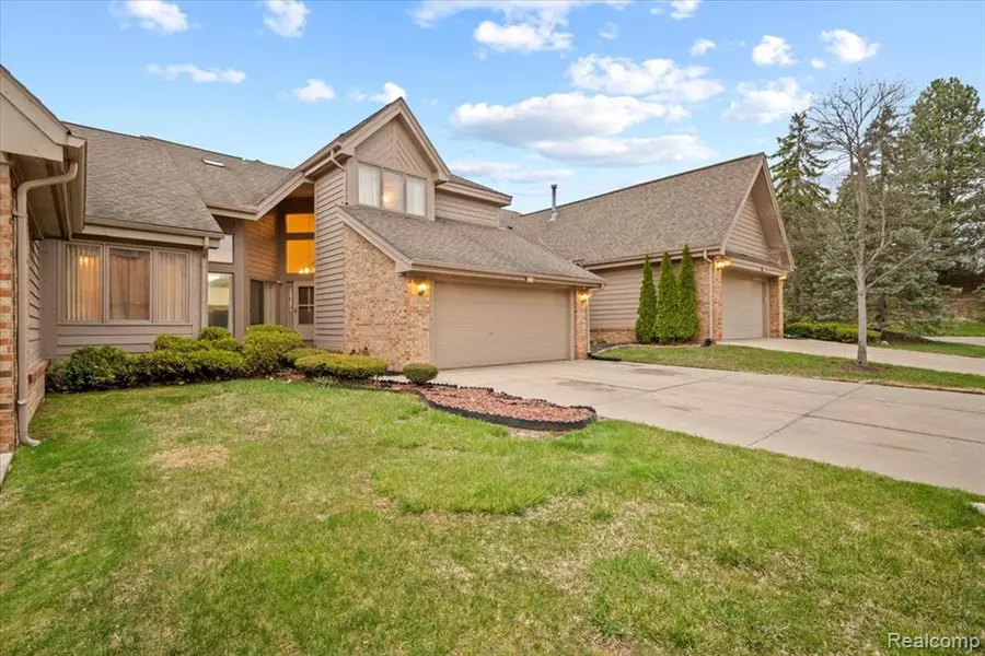 26765 Plumgrove Lane, Farmington Hills, MI 48334
