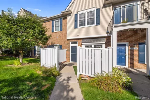 Waterford, MI 48328,2960 Cottonwood Drive