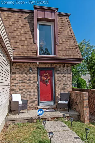 25070 Sherwood Circle, Southfield, MI 48075