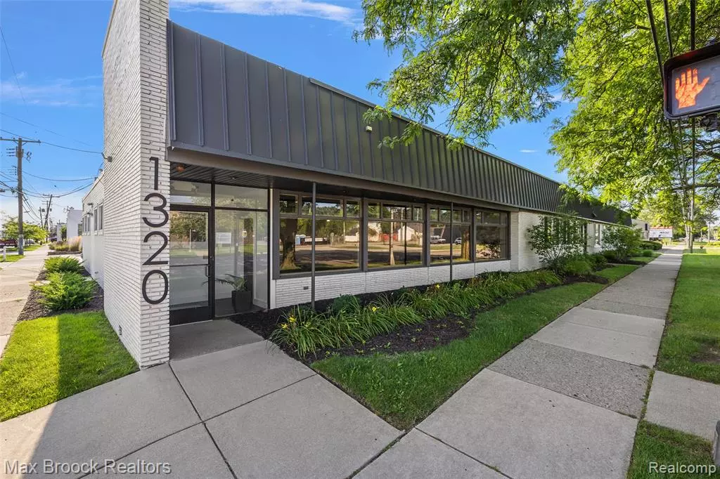 Royal Oak, MI 48067,1316 N CAMPBELL Road