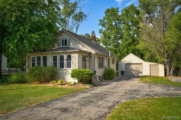Fenton, MI 48430,872 W Silver Lake Road