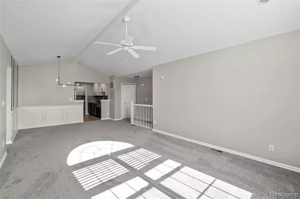 Auburn Hills, MI 48326,51 N Squirrel Road