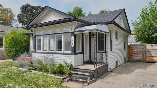 Fenton, MI 48220,535 E Saratoga Street
