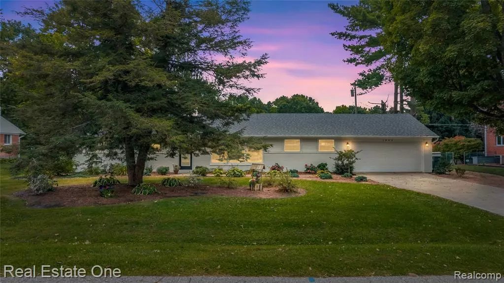 1904 Meadow Ridge Drive, Commerce Twp, MI 48390
