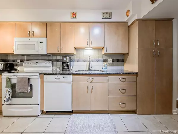 West Bloomfield, MI,7418 Azalea Court