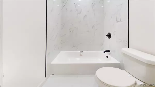 Redford, MI 48240,19904 Seminole Street