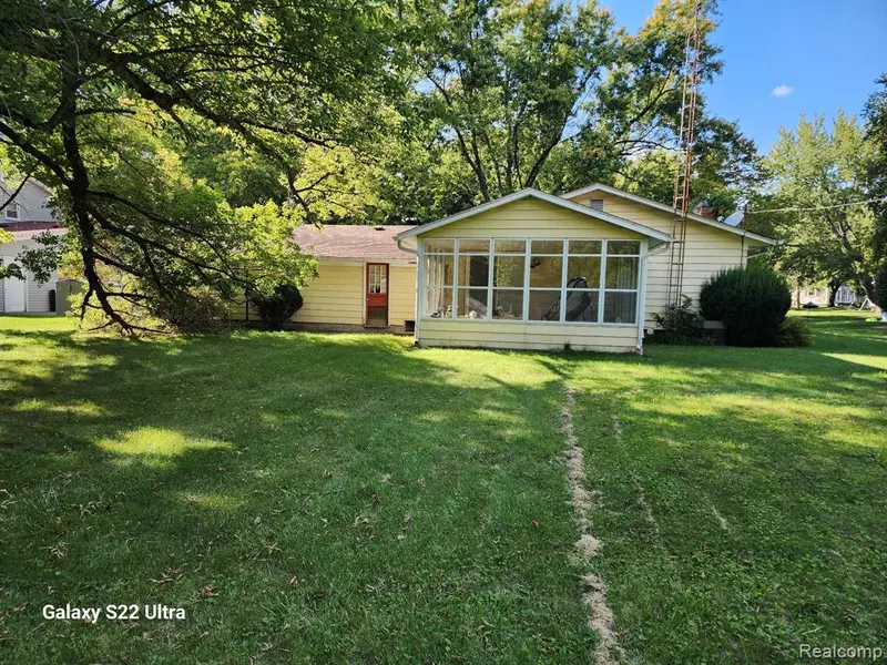 2340 Pineview Court, Flushing, MI 48433