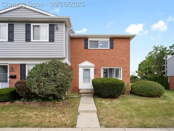2530 Patrick Henry St, Auburn Hills, MI 48326