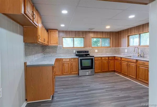 Oak Park, MI 48237,10760 Troy Street