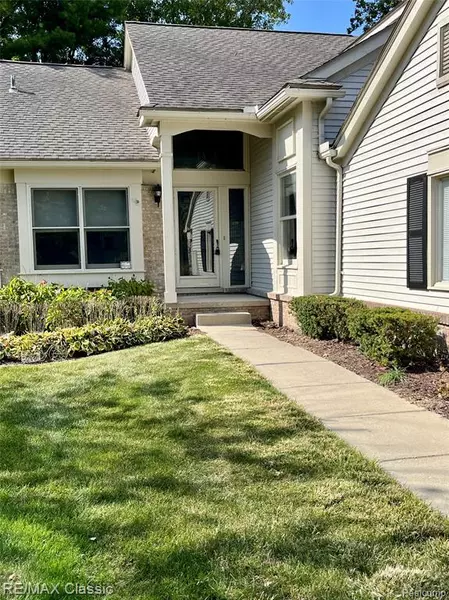 7663 Danbury Circle, West Bloomfield, MI