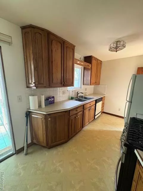 Roseville, MI 48066,16101 Susan Court