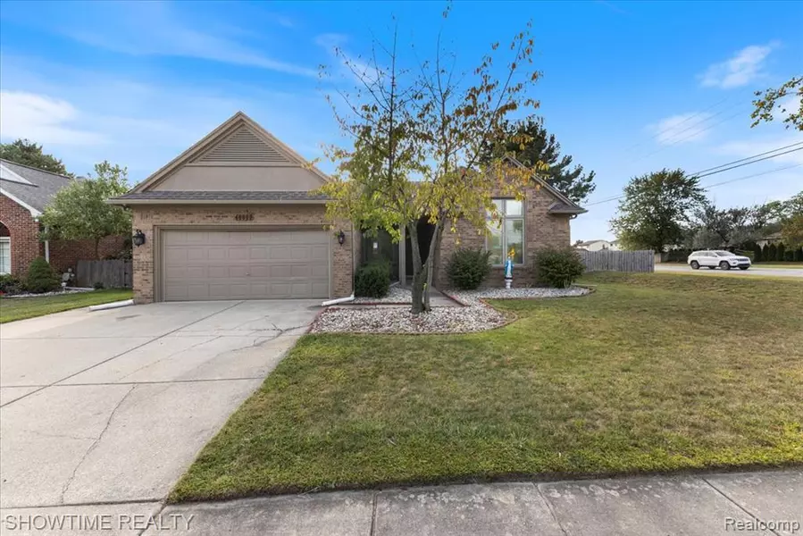 46969 Fox Run Drive, Macomb, MI 48044