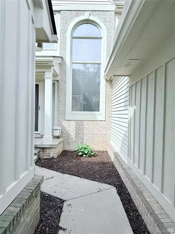 West Bloomfield, MI,7288 Simsbury Dr. Drive