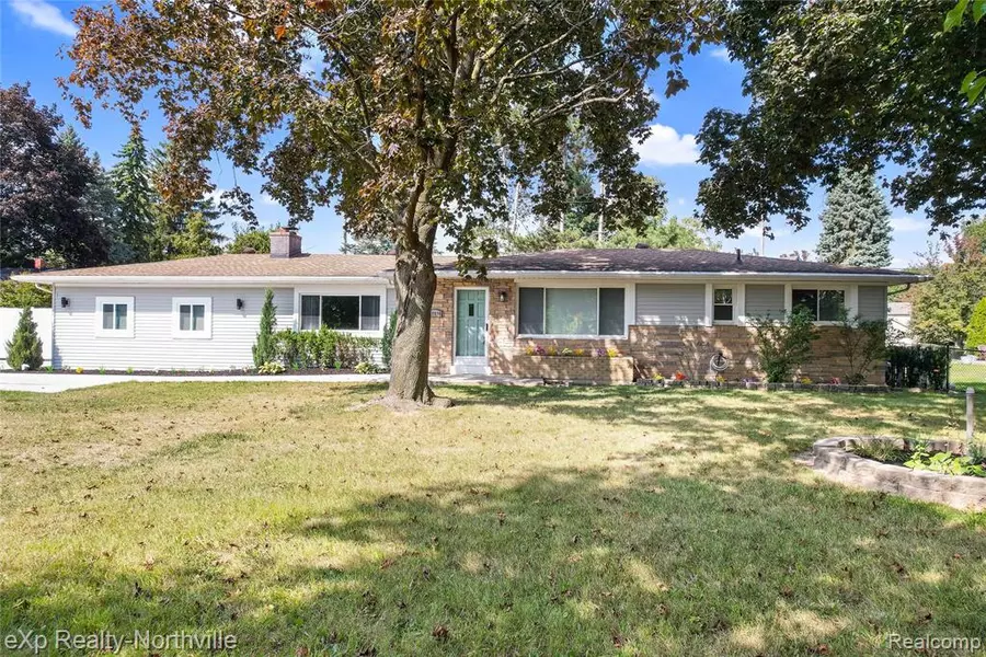 42030 Schoolcraft Road, Plymouth, MI 48170