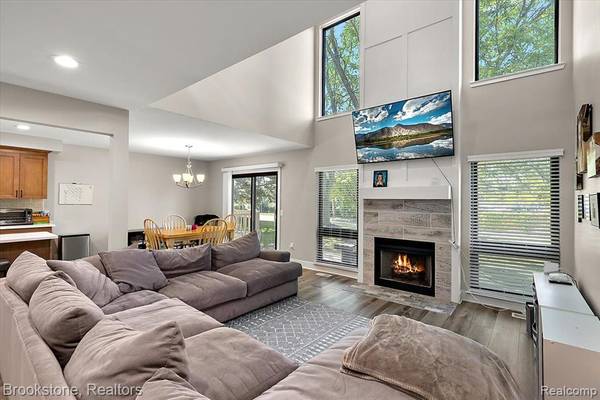 525 Oxford Court, Rochester Hills, MI 48307