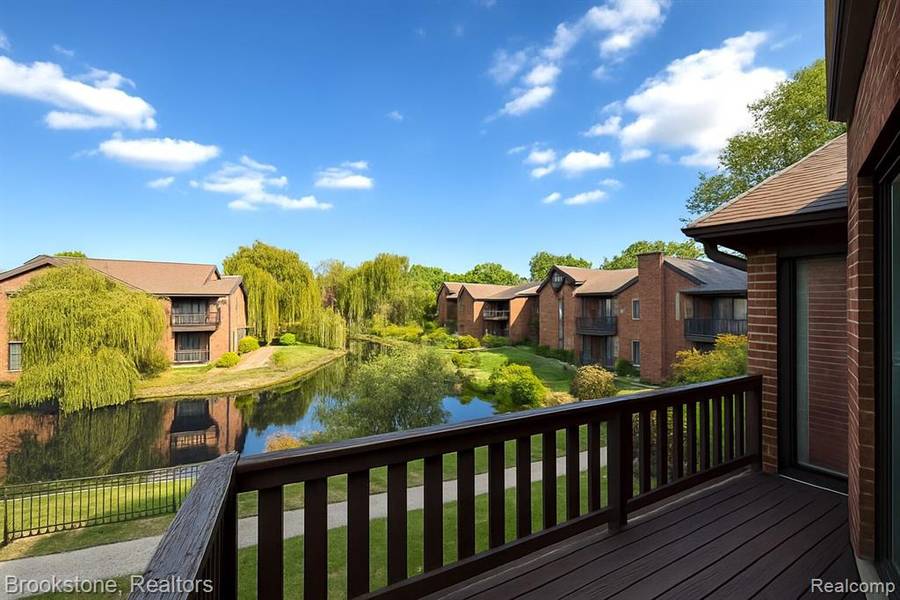 29146 W Wellington, Southfield, MI 48034