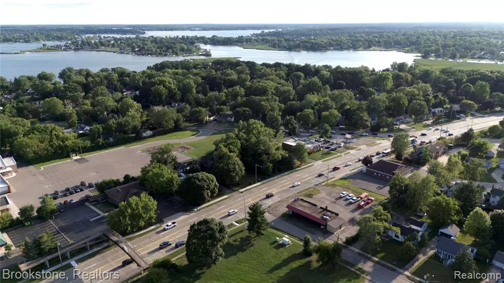 Waterford, MI 48328,1302 W Huron Street