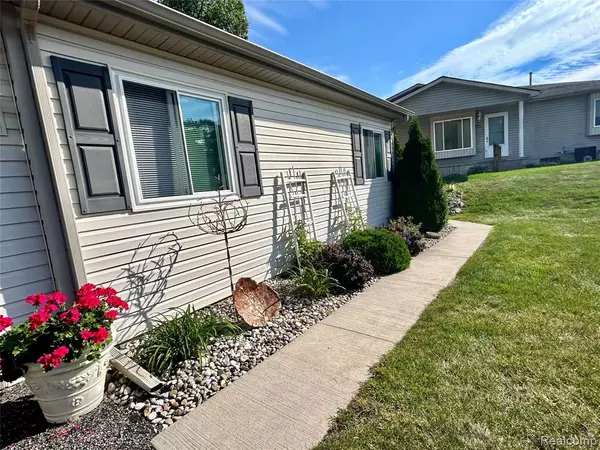 Grand Blanc, MI 48439,9545 Woodside Circle