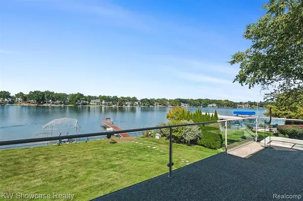 Commerce Twp, MI 48382,8559 Pine Cove Drive