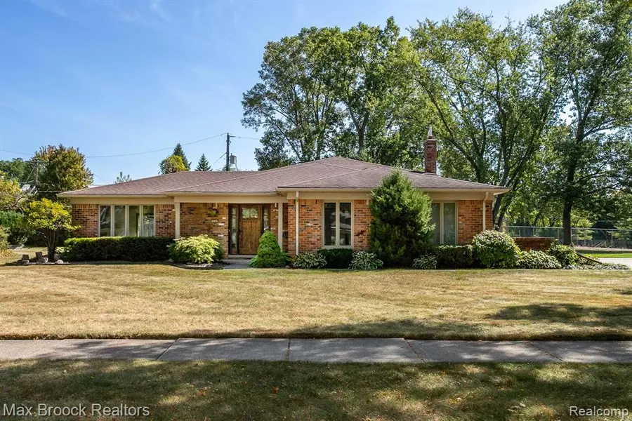 4298 Cherrywood Drive, Troy, MI 48098