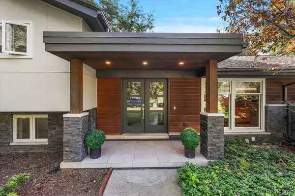 Bloomfield Hills, MI 48301,7315 Lindenmere Drive