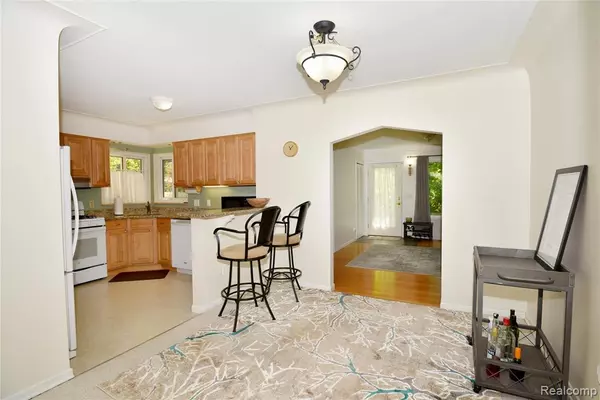 Royal Oak, MI 48073,2440 Ferncliff Avenue