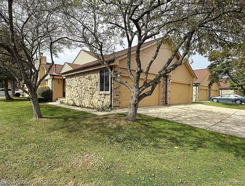 2336 Heritage Pointe Drive, Sterling Heights, MI 48314