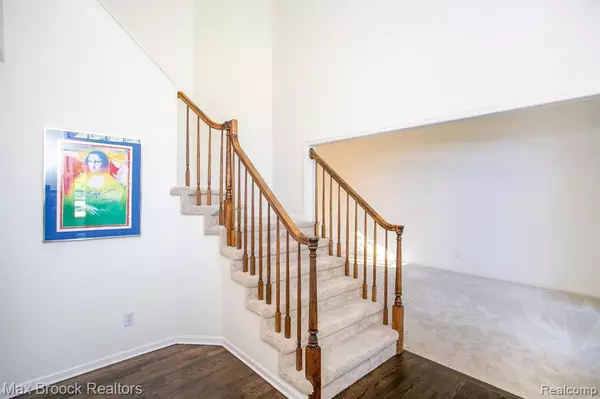 Troy, MI 48098,6817 Woodcrest Drive