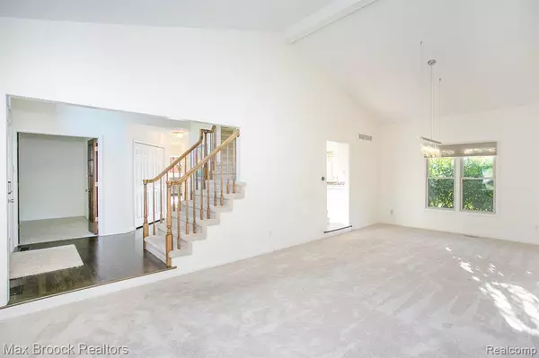 Troy, MI 48098,6817 Woodcrest Drive