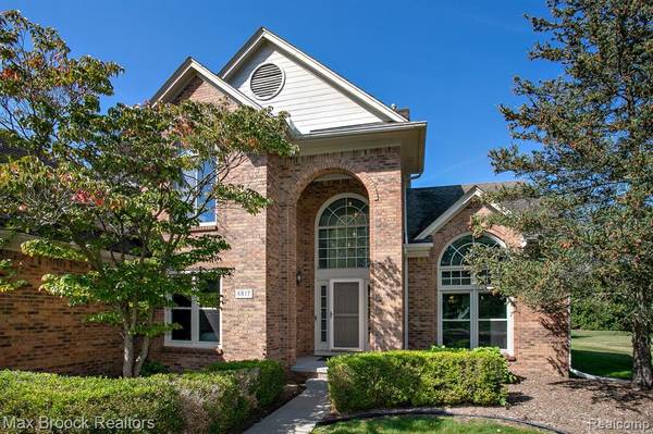 6817 Woodcrest Drive, Troy, MI 48098