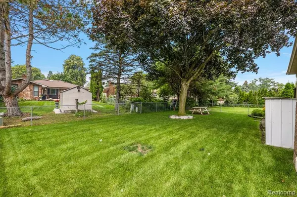 Sterling Heights, MI 48310,39327 Timberlane Drive