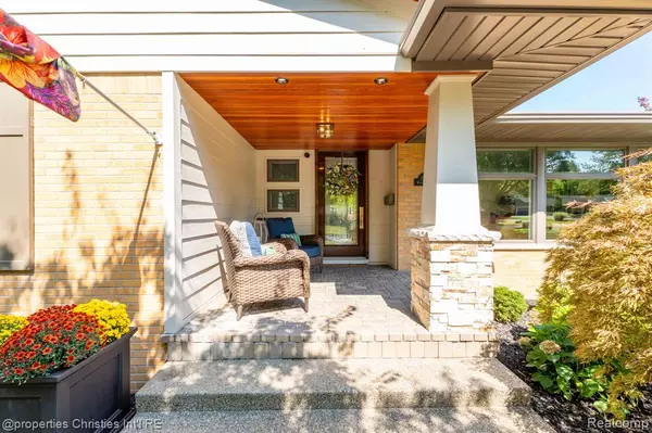 Beverly Hills, MI 48025,19418 Warwick Street