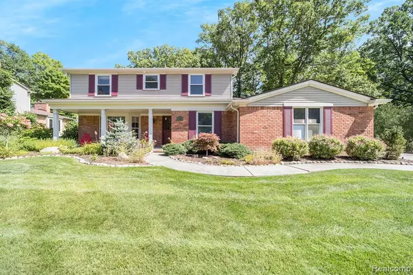 30310 LINCOLNSHIRE E, Beverly Hills, MI 48025