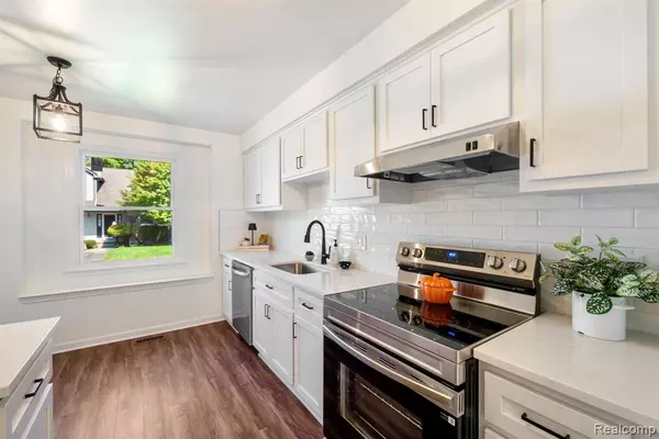 412 Oak Run Court, Royal Oak, MI 48073