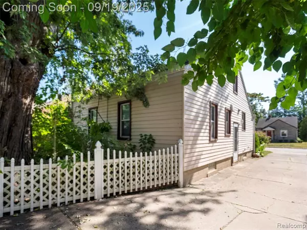 Eastpointe, MI 48021,15723 Deerfield Avenue