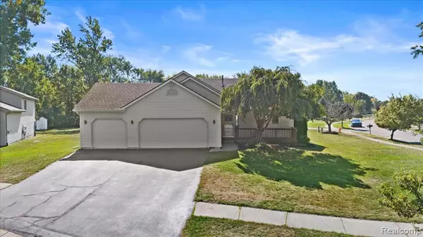 2650 Cherokee Hills Circle, Waterford, MI 48328
