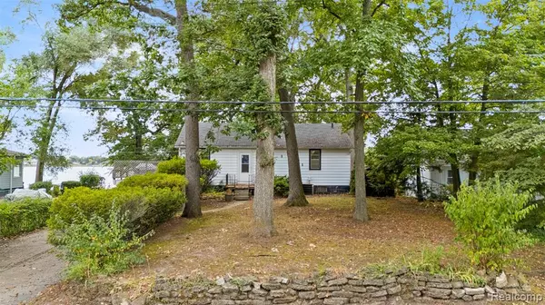 Waterford, MI 48328,1691 Eason