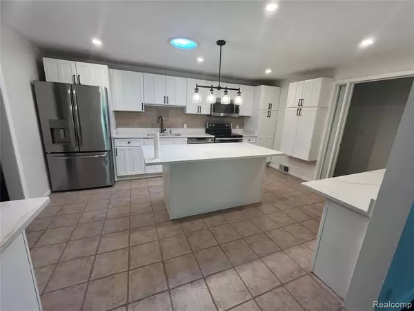 West Bloomfield, MI 48323,3930 Harris Lane