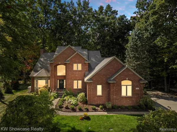 1713 Gleneagles,  Highland,  MI