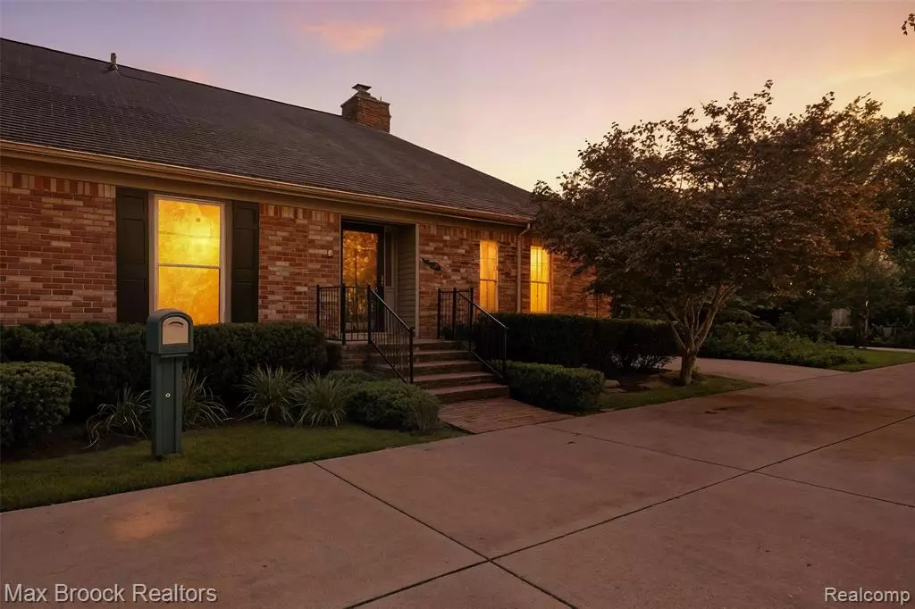 Bloomfield Hills, MI 48304,1829 Stonycroft Lane