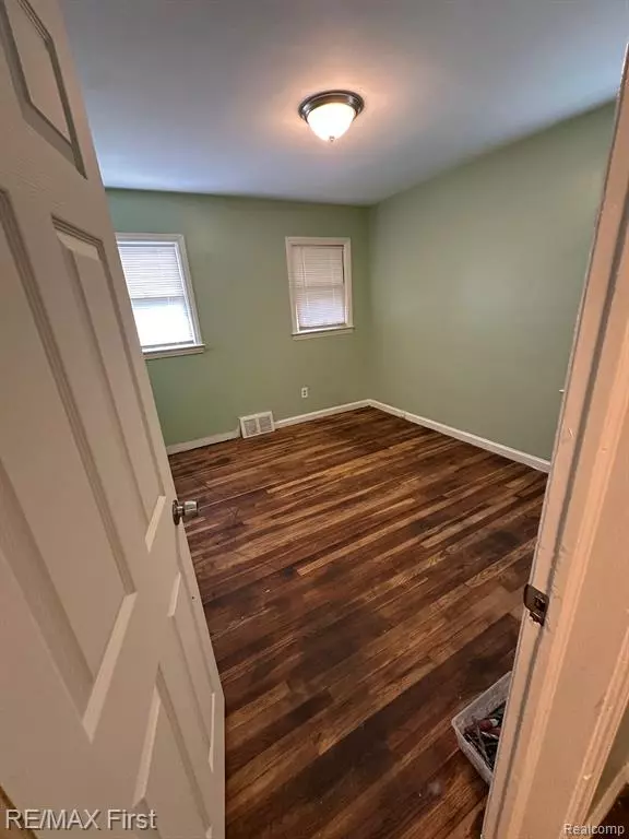 Detroit, MI 48205,19640 HOOVER Street