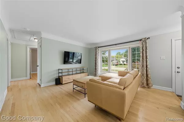 Saint Clair Shores, MI 48080,23007 Kipling Street
