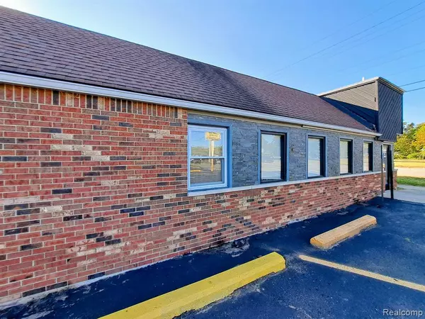 Redford, MI 48240,26999 W 8 Mile