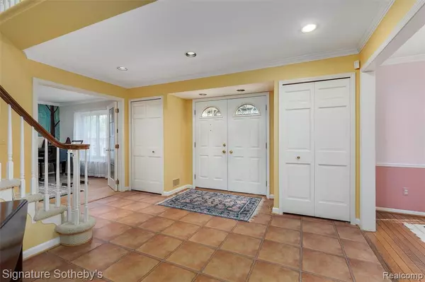 West Bloomfield, MI 48323,5160 Greenbriar Drive