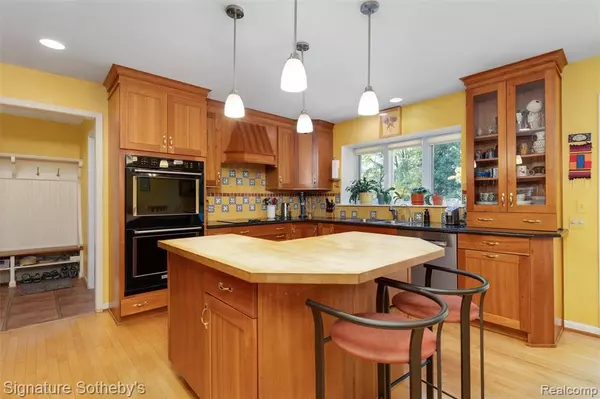West Bloomfield, MI 48323,5160 Greenbriar Drive