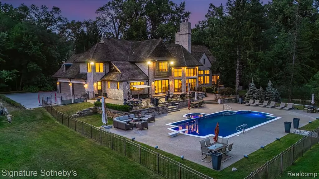 26377 Willowgreen Drive, Franklin, MI 48025