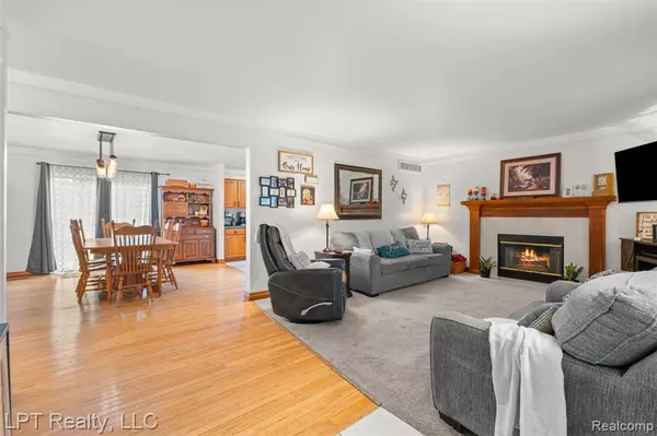 Macomb, MI 48044,21789 Magnolia Court
